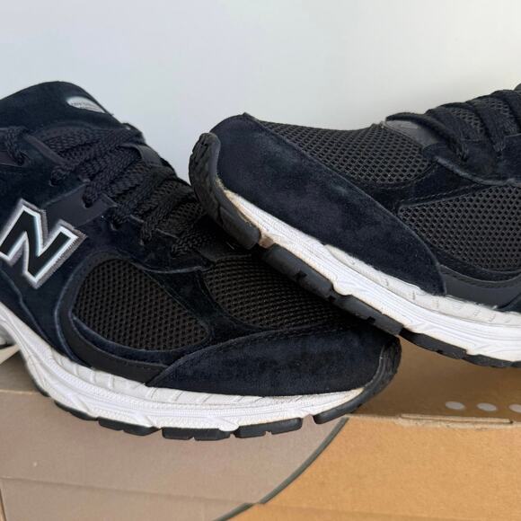 New Balance 2002 R Black/White Men Sneakers- SZ 11 D main image 14